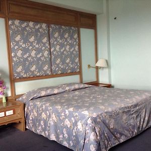 Standard Zimmer mit Kingsize-Bett